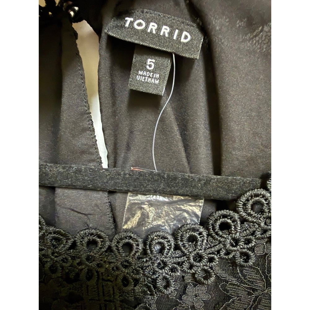 Torrid Black Lace Short Puff Sleeve Crochet Trim Blouse Top Plus Size 5 5X NEW - Picture 11 of 14